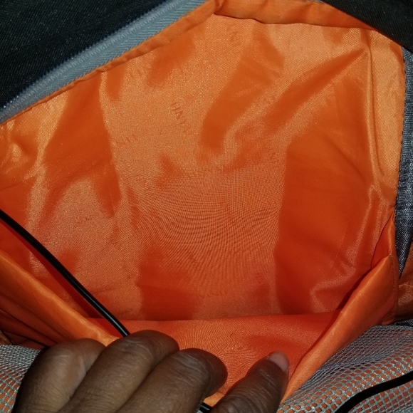 Tinyat Backpack with charging port - Picture 7 of 9